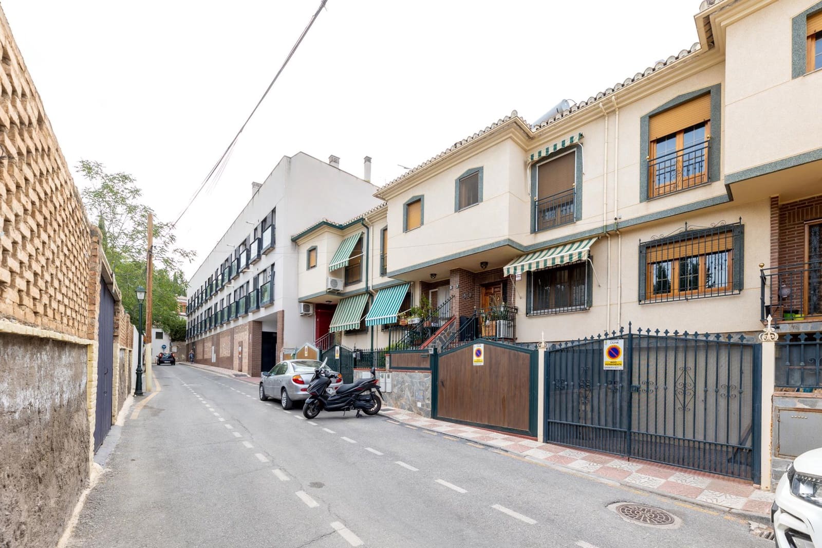 Adosado de 4 habitaciones en Cájar en venta con piscina - 275.000 € (Ref: 10062205)