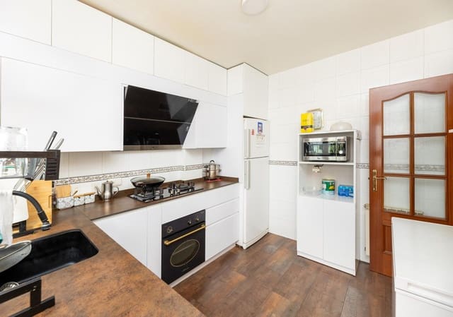 Adosado de 4 habitaciones en Cájar en venta con piscina - 275.000 € (Ref: 10062205)
