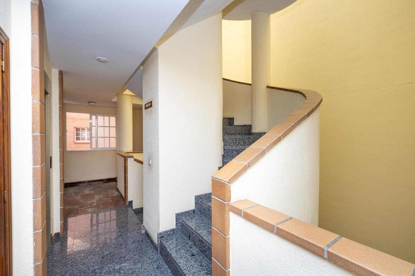 1 Zimmer Apartment zu verkaufen in Granada Stadt - 249.900 € (Ref: 10067884)