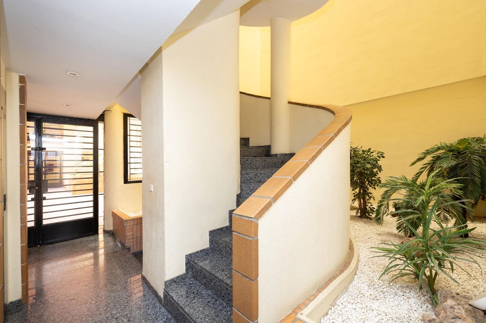 1 Zimmer Apartment zu verkaufen in Granada Stadt - 249.900 € (Ref: 10067884)