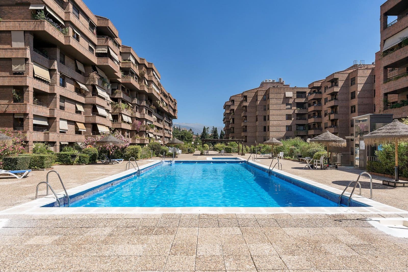 1 sovrum Lägenhet till salu i Granada stad med pool garage - 205 000 € (Ref: 10081142)