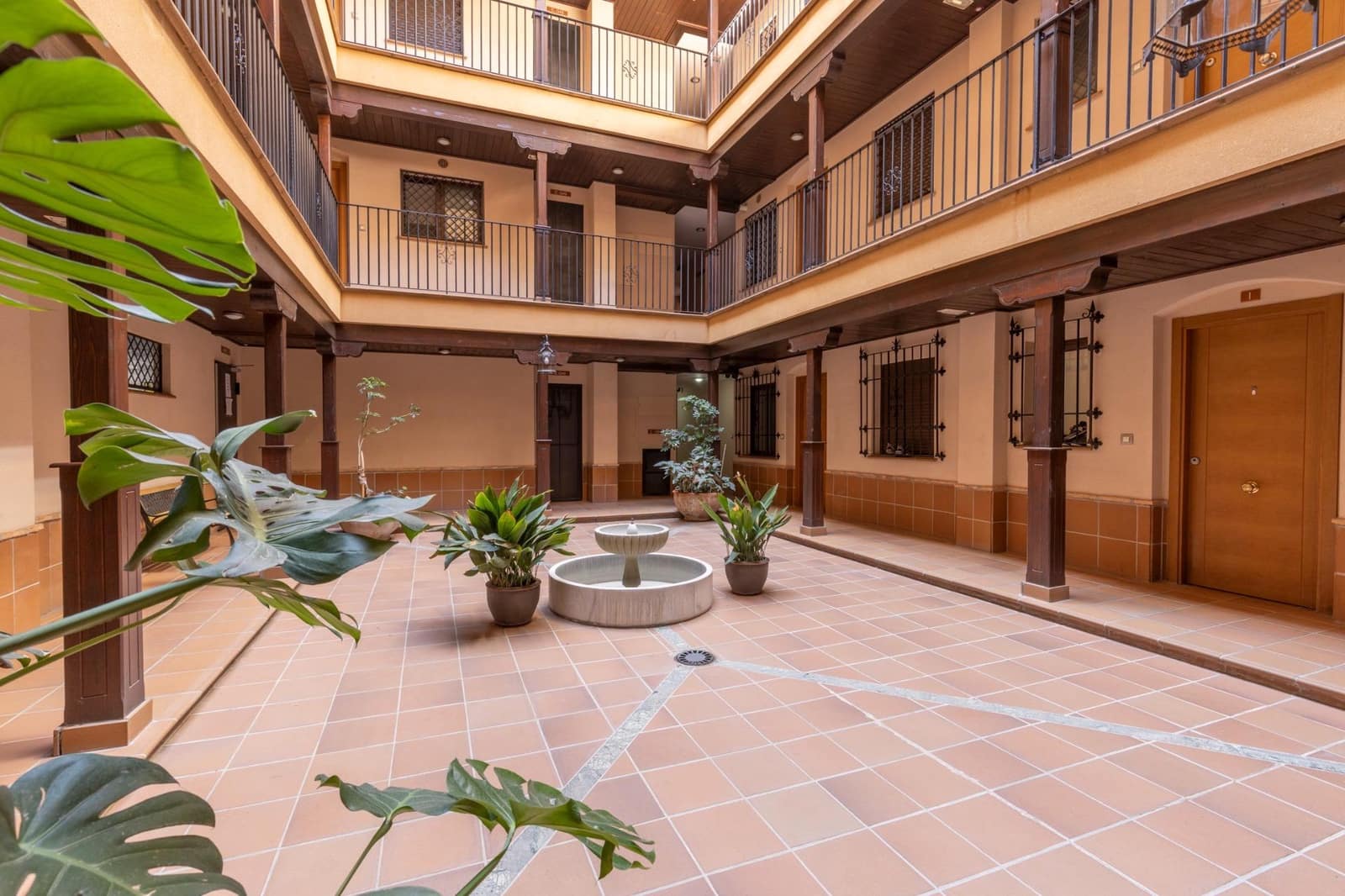 2 slaapkamer Flat te koop in La Zubia met garage - € 198.000 (Ref: 10081143)