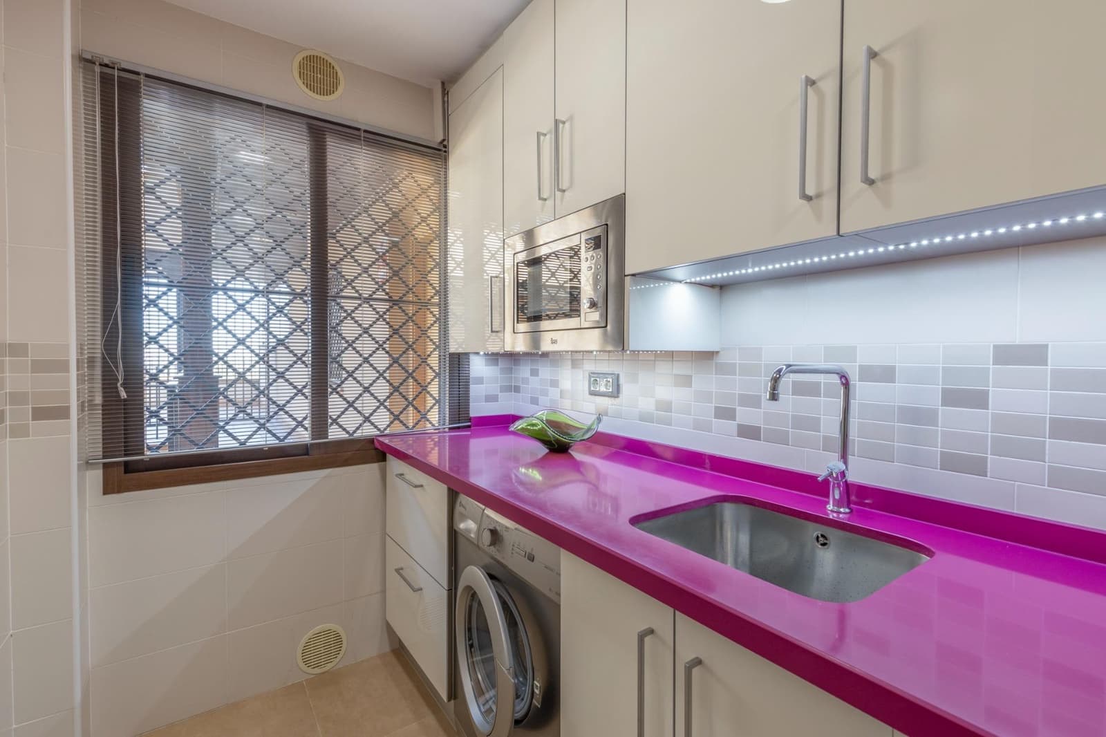 2 slaapkamer Flat te koop in La Zubia met garage - € 198.000 (Ref: 10081143)