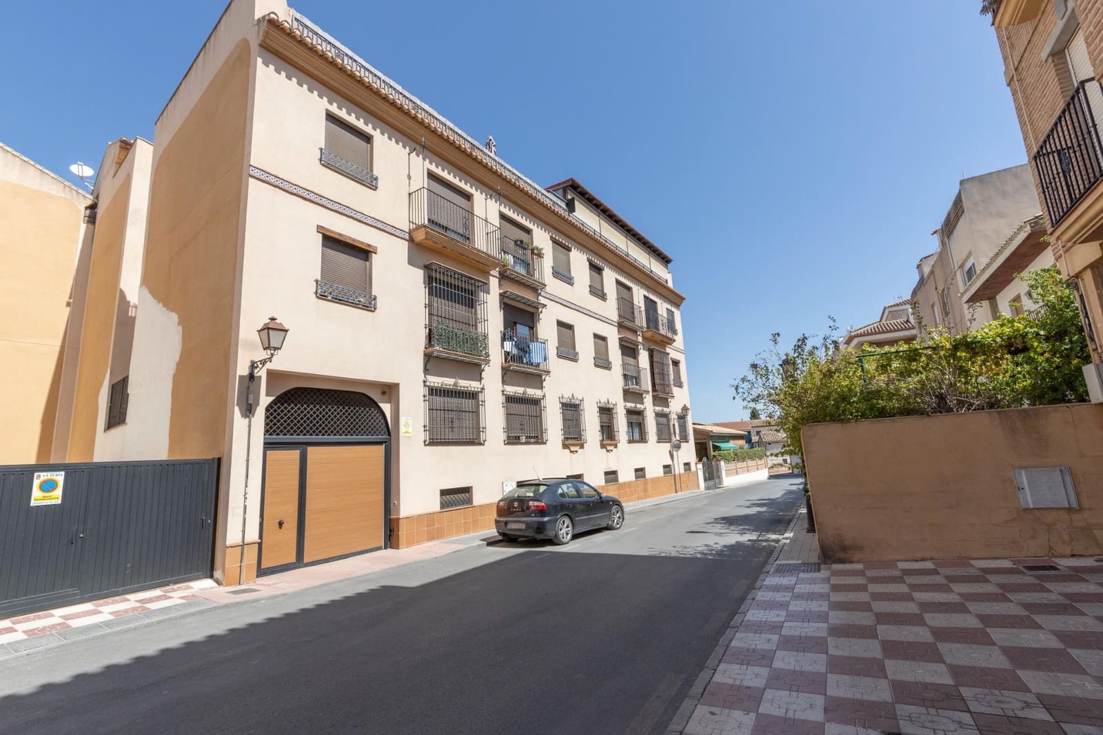 2 slaapkamer Flat te koop in La Zubia met garage - € 198.000 (Ref: 10081143)