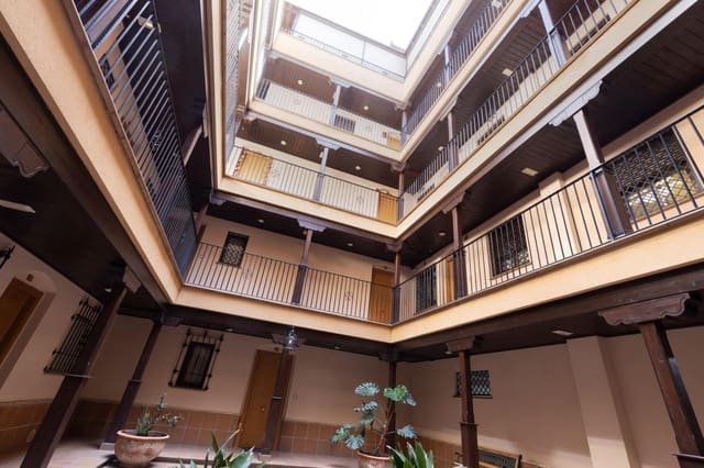 2 slaapkamer Flat te koop in La Zubia met garage - € 198.000 (Ref: 10081143)
