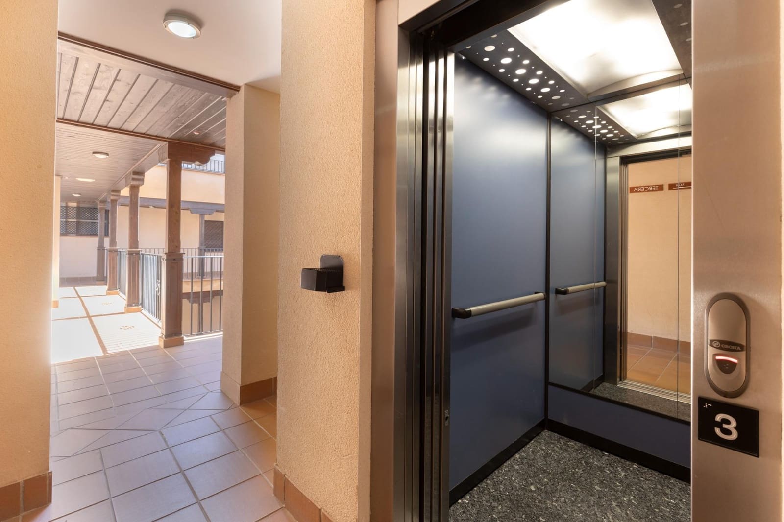 2 slaapkamer Flat te koop in La Zubia met garage - € 198.000 (Ref: 10081143)