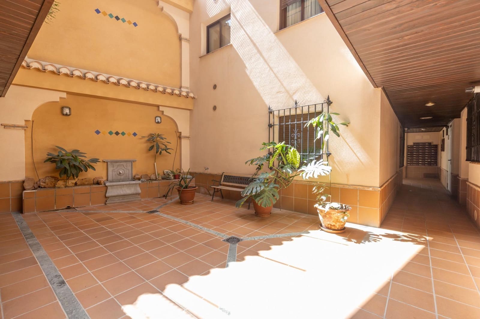 2 slaapkamer Flat te koop in La Zubia met garage - € 198.000 (Ref: 10081143)
