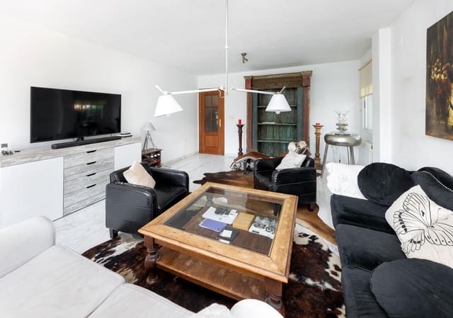 4 chambre Villa/Maison Semi-Mitoyenne à vendre à Cúllar Vega avec piscine garage - 359 000 € (Ref: 10086439)