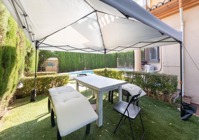 4 chambre Villa/Maison Semi-Mitoyenne à vendre à Cúllar Vega avec piscine garage - 359 000 € (Ref: 10086439)