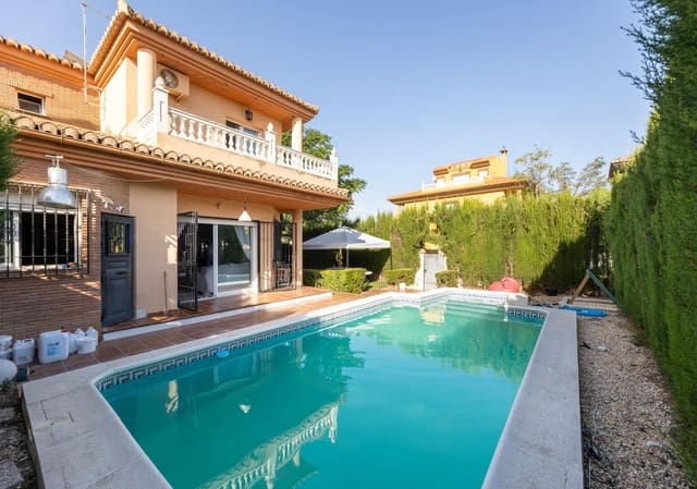 4 chambre Villa/Maison Semi-Mitoyenne à vendre à Cúllar Vega avec piscine garage - 359 000 € (Ref: 10086439)