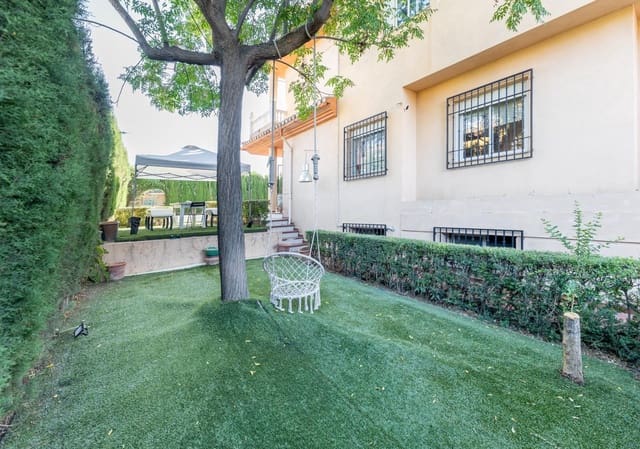 4 chambre Villa/Maison Semi-Mitoyenne à vendre à Cúllar Vega avec piscine garage - 359 000 € (Ref: 10086439)
