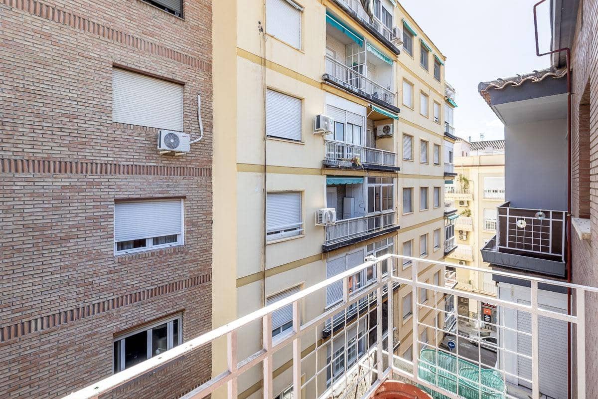 4 slaapkamer Flat te koop in Granada stad - € 345.000 (Ref: 10086442)