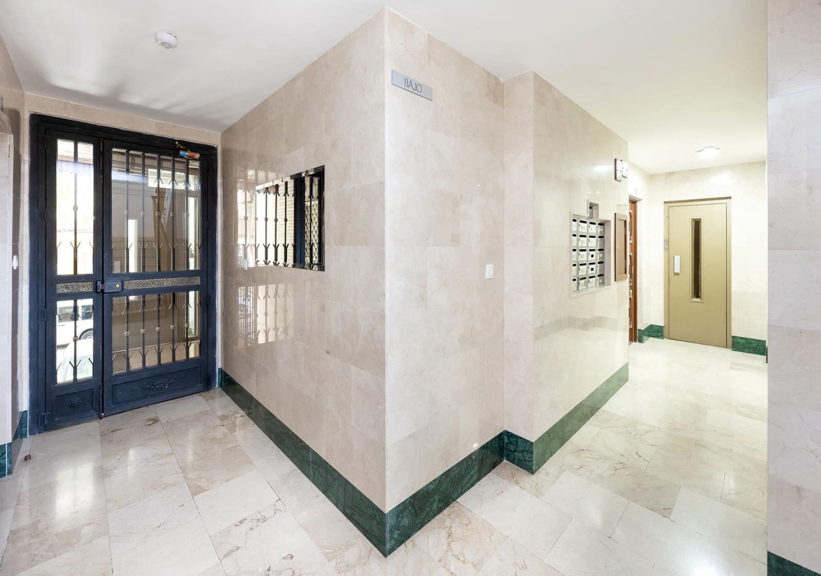 3 bedroom Flat for sale in Granada city - € 269,000 (Ref: 10089648)