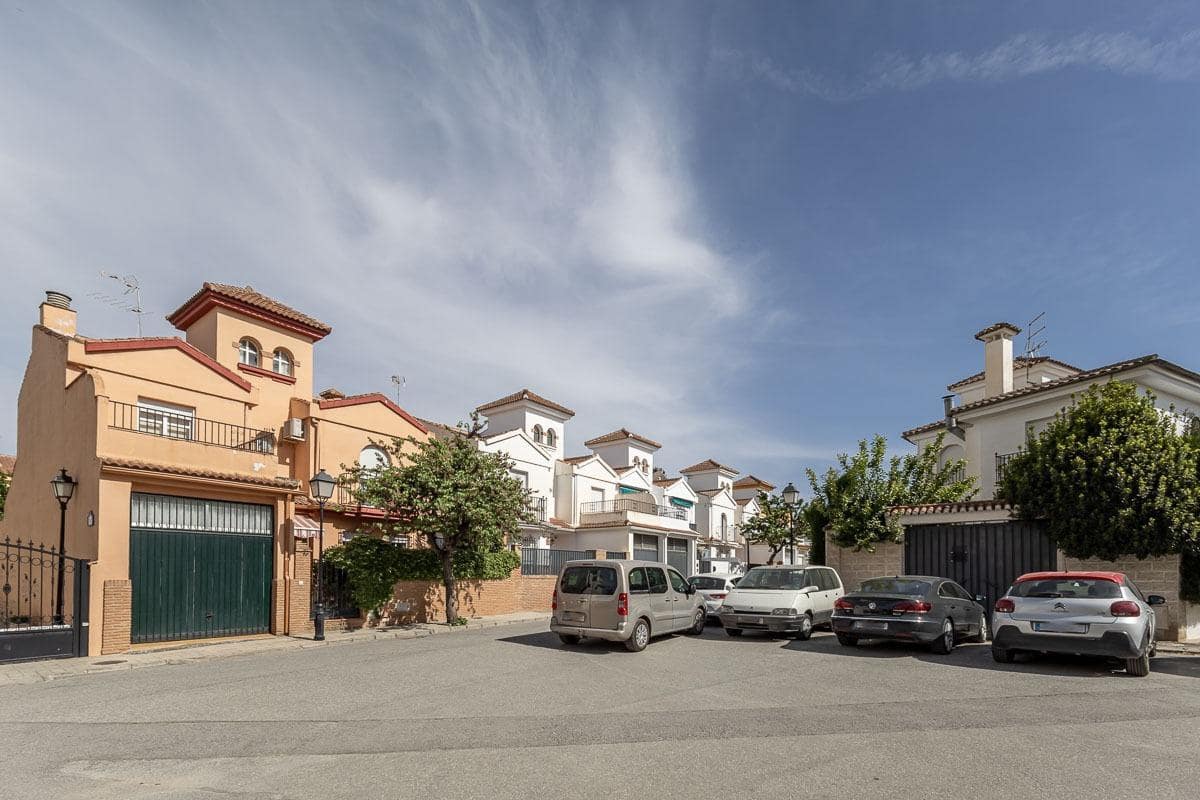 3 sovrum Villa till salu i Santa Fe med pool garage - 285 000 € (Ref: 10089650)