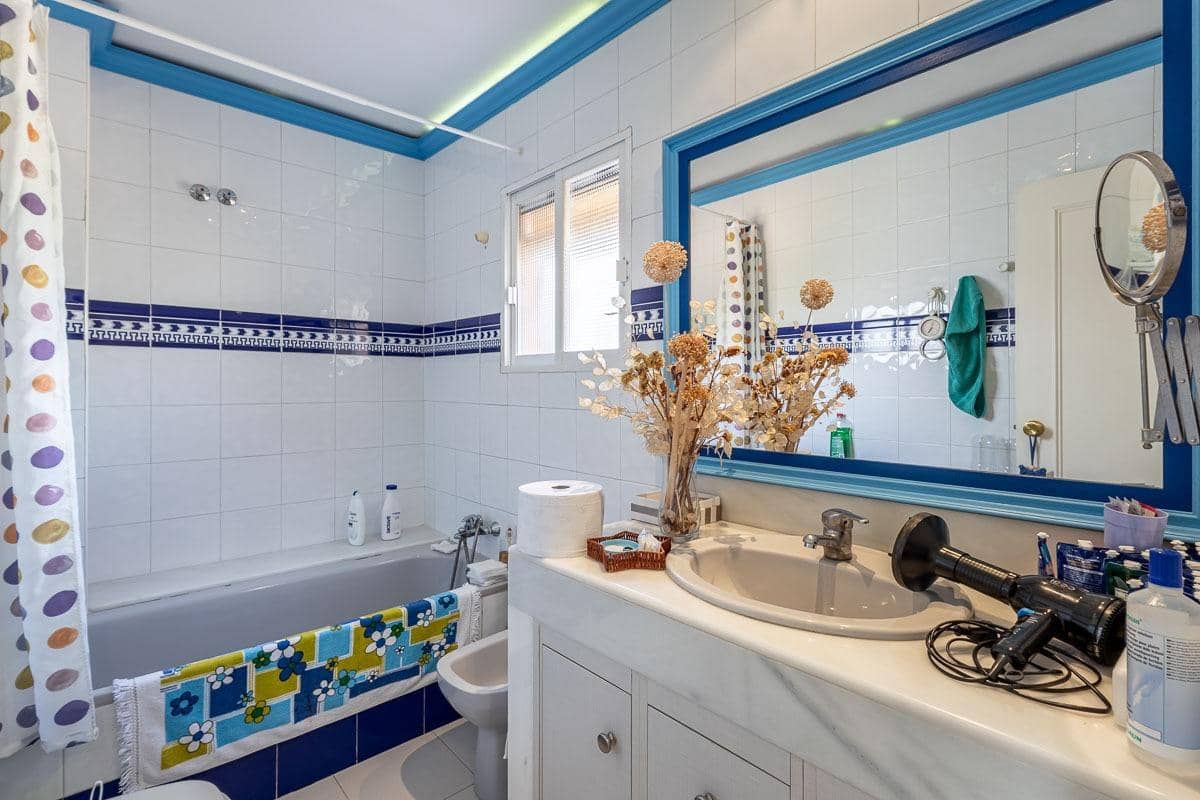 3 sovrum Villa till salu i Santa Fe med pool garage - 285 000 € (Ref: 10089650)