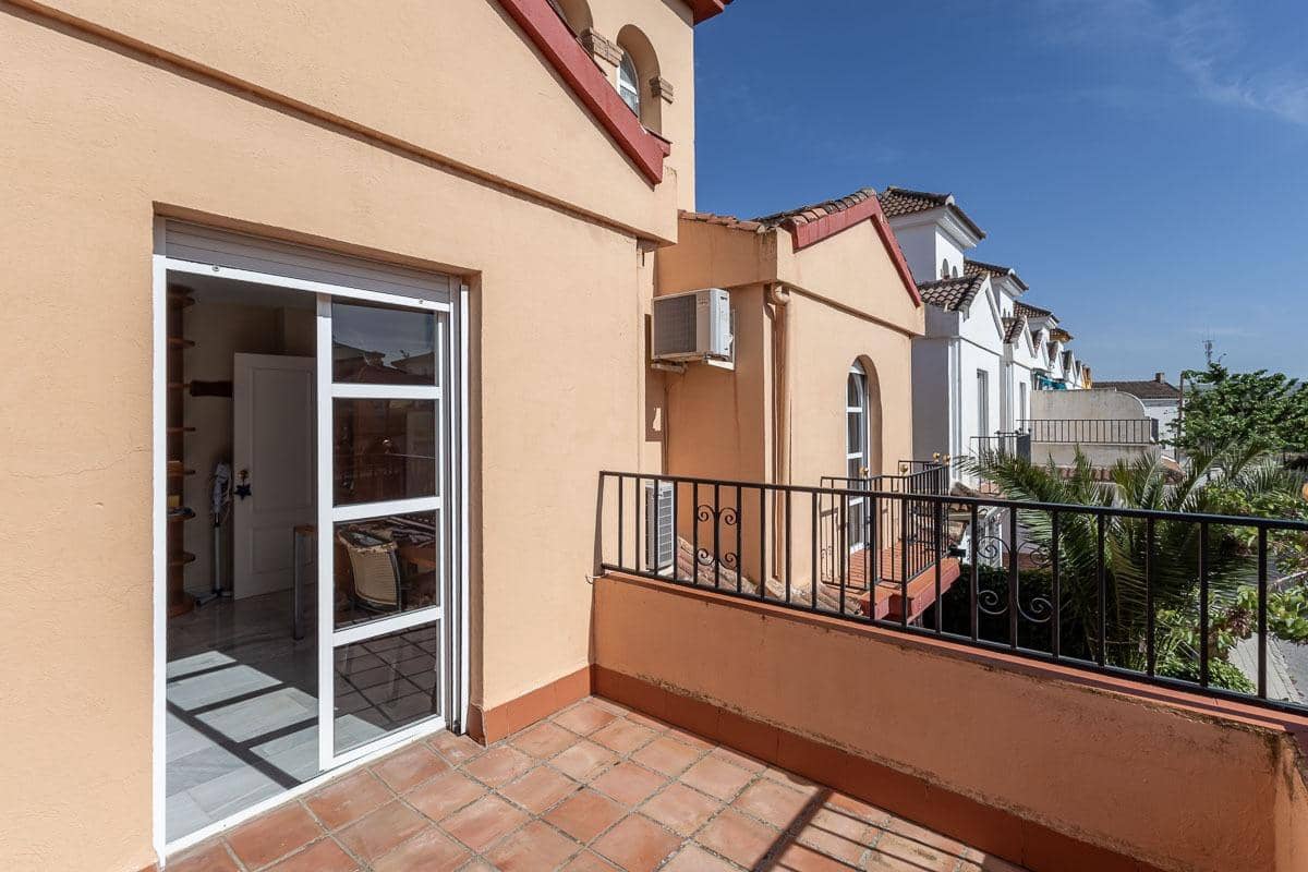 3 sovrum Villa till salu i Santa Fe med pool garage - 285 000 € (Ref: 10089650)