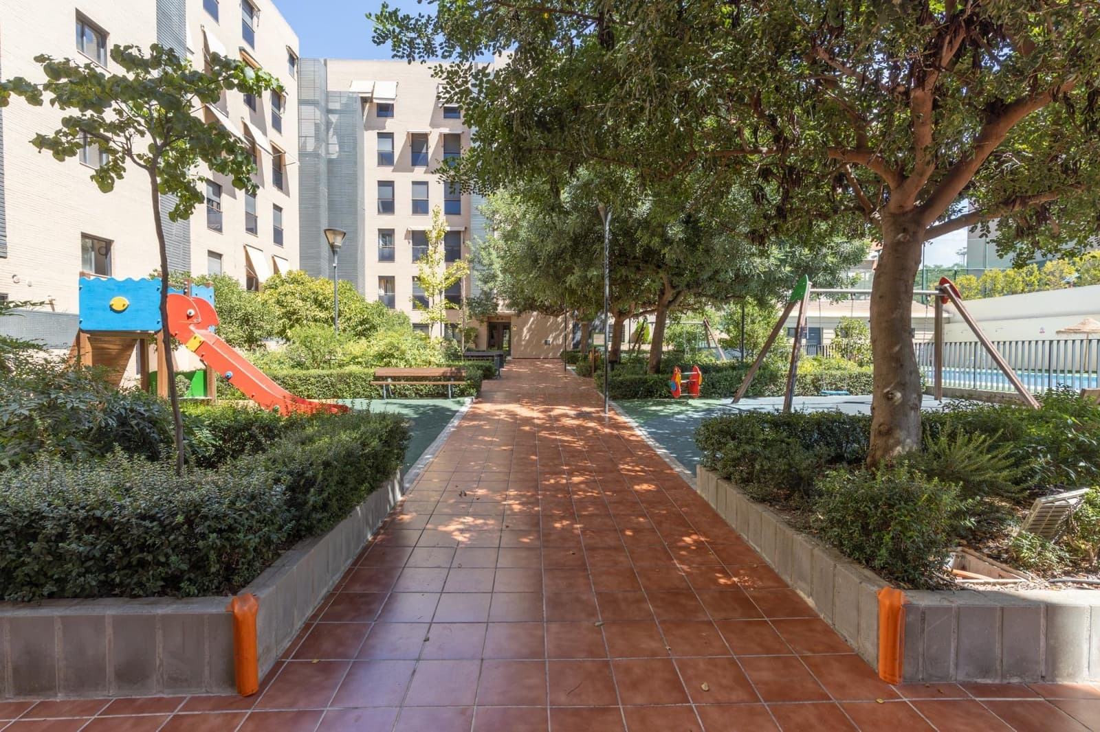 Piso de 2 habitaciones en Granada ciudad en venta con piscina garaje - 292.000 € (Ref: 10094564)