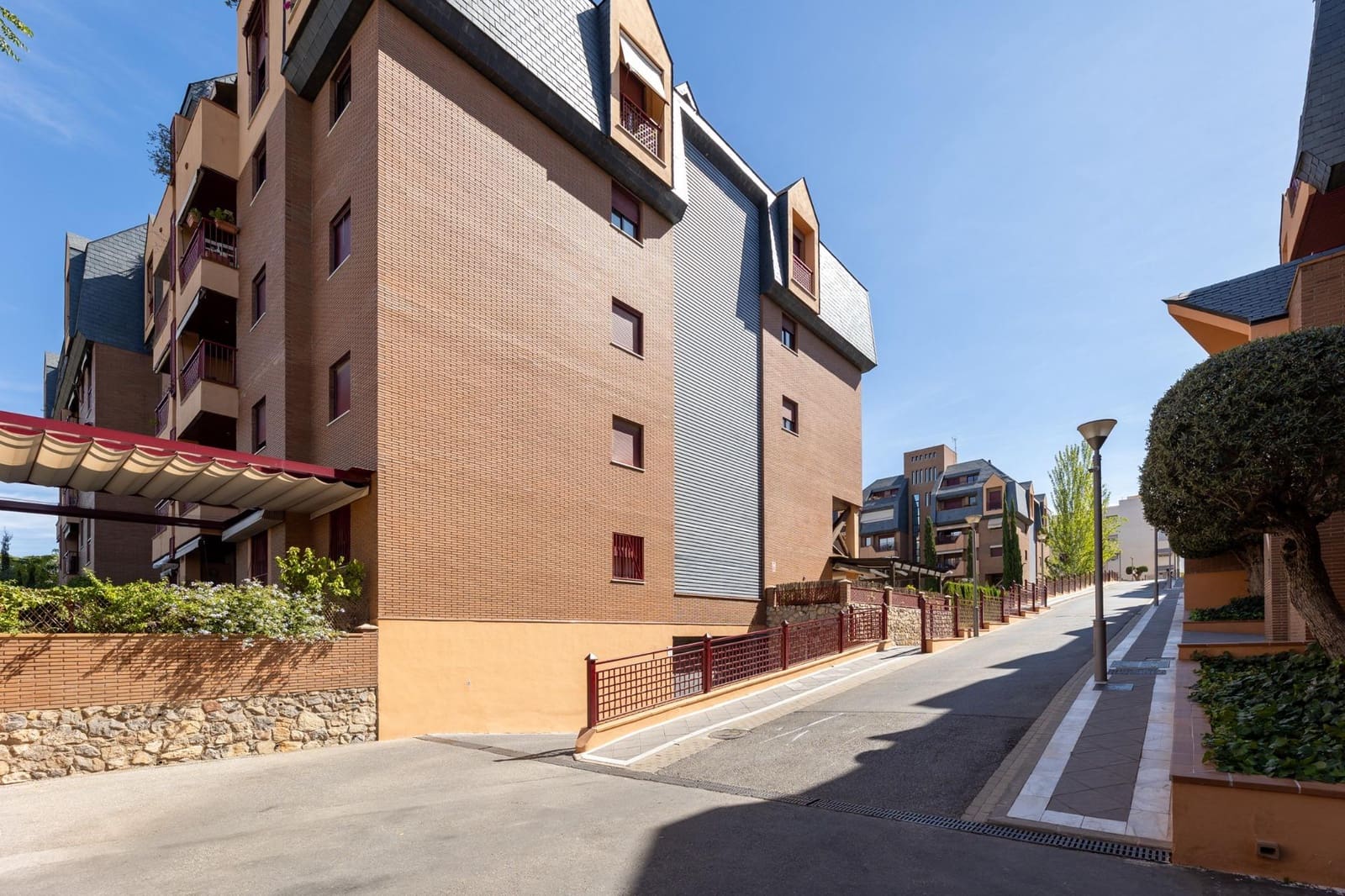 Piso de 3 habitaciones en Granada ciudad en venta con piscina - 359.000 € (Ref: 10094565)