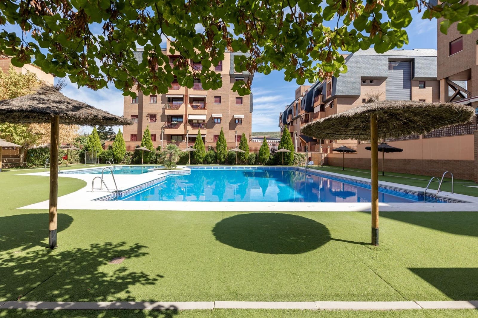 Piso de 3 habitaciones en Granada ciudad en venta con piscina - 359.000 € (Ref: 10094565)