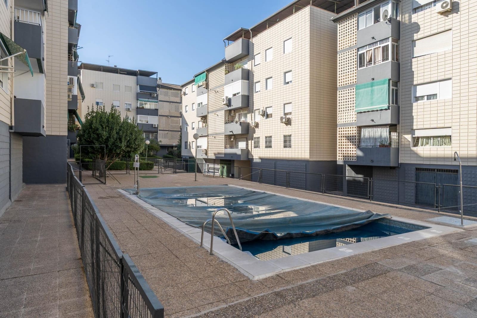3 sypialnia Mieszkanie na sprzedaż w Maracena z basenem garażem - 204 000 € (Ref: 10098369)