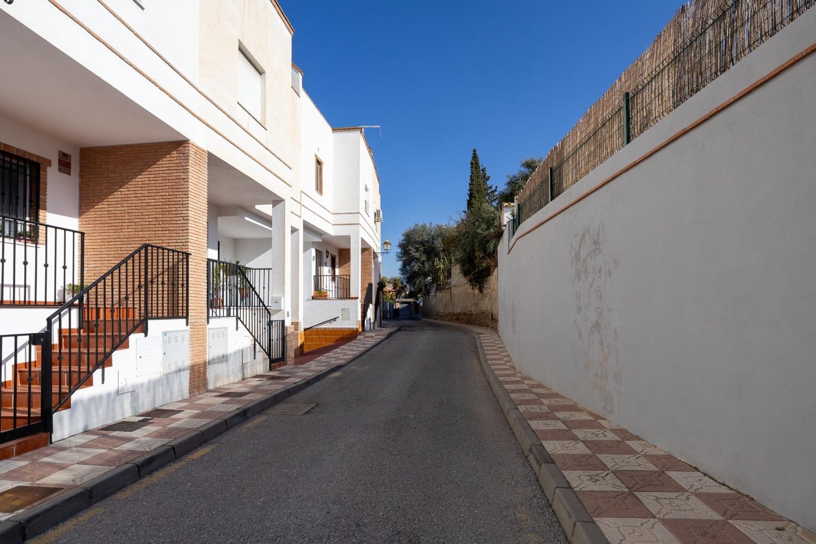 3 sovrum Radhus till salu i La Zubia med garage - 320 000 € (Ref: 10098370)