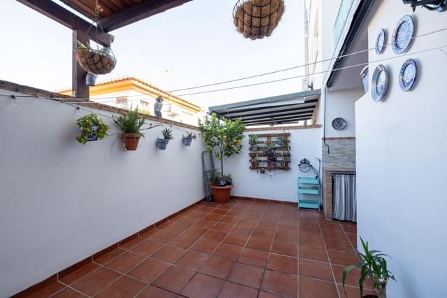 3 sovrum Radhus till salu i La Zubia med garage - 320 000 € (Ref: 10098370)