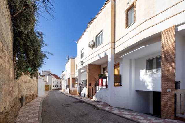 3 sovrum Radhus till salu i La Zubia med garage - 320 000 € (Ref: 10098370)