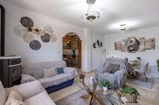 3 slaapkamer Rijtjeshuis te koop in Cúllar Vega met garage - € 275.000 (Ref: 10098371)
