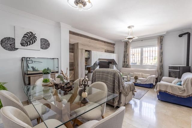 3 slaapkamer Rijtjeshuis te koop in Cúllar Vega met garage - € 275.000 (Ref: 10098371)