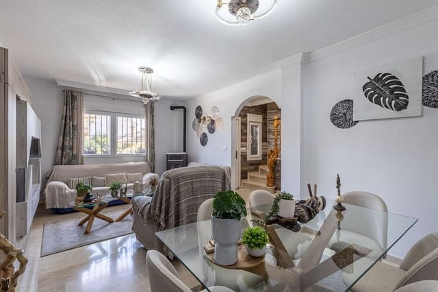 3 slaapkamer Rijtjeshuis te koop in Cúllar Vega met garage - € 275.000 (Ref: 10098371)