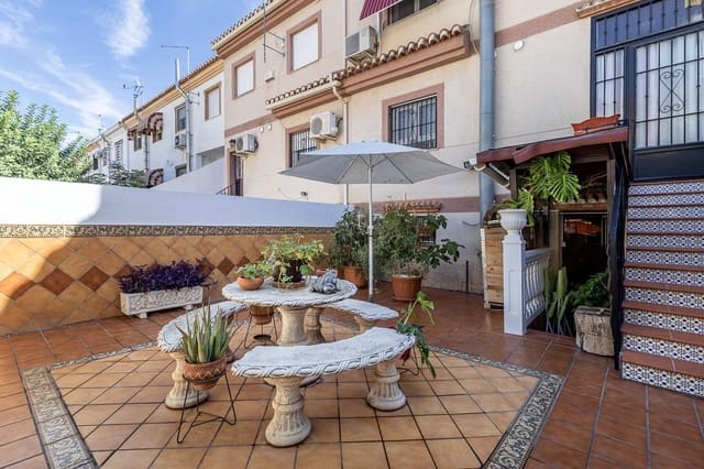 3 slaapkamer Rijtjeshuis te koop in Cúllar Vega met garage - € 275.000 (Ref: 10098371)