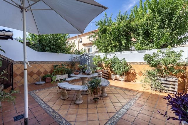 3 slaapkamer Rijtjeshuis te koop in Cúllar Vega met garage - € 275.000 (Ref: 10098371)