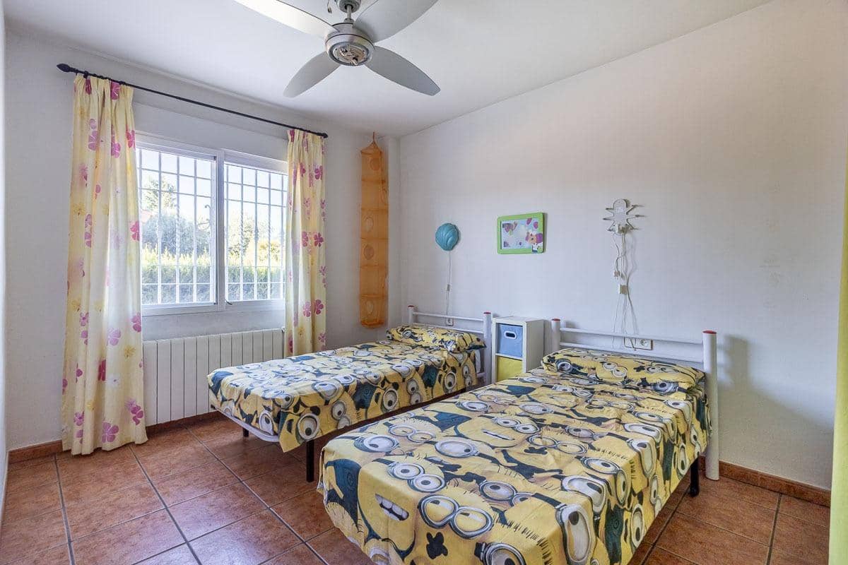 5 bedroom Villa for sale in Las Gabias with pool garage - € 480,000 (Ref: 10102559)