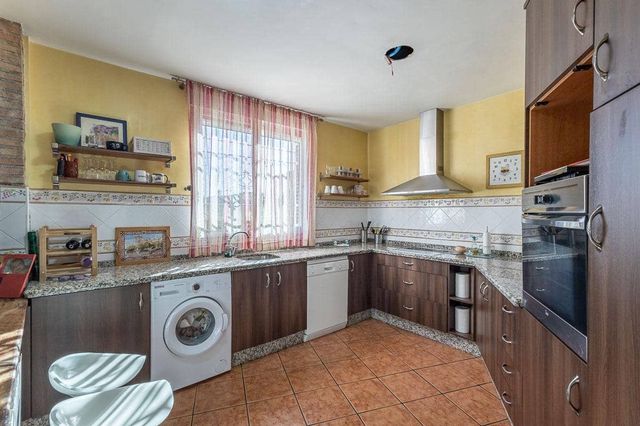 5 soveværelse Villa til salg i Las Gabias med swimmingpool garage - € 480.000 (Ref: 10102559)