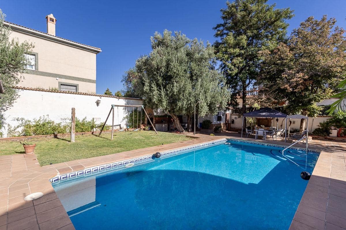 5 bedroom Villa for sale in Las Gabias with pool garage - € 480,000 (Ref: 10102559)
