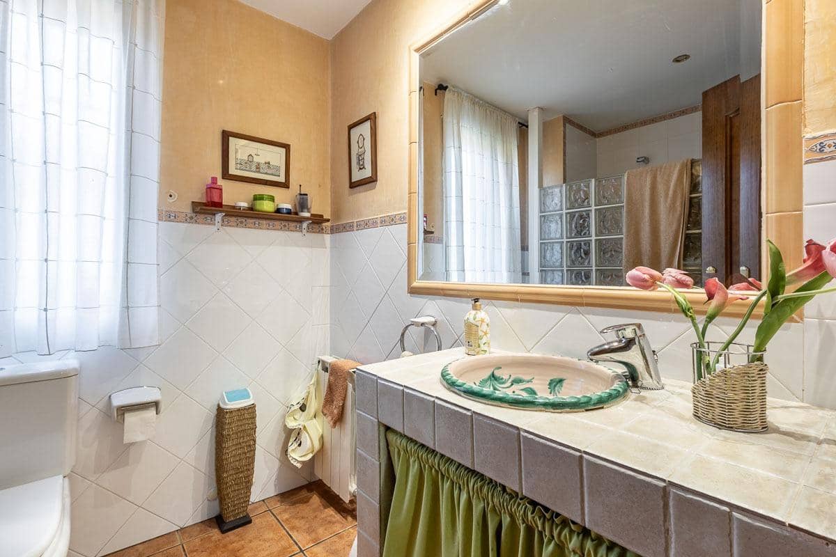 5 bedroom Villa for sale in Las Gabias with pool garage - € 480,000 (Ref: 10102559)