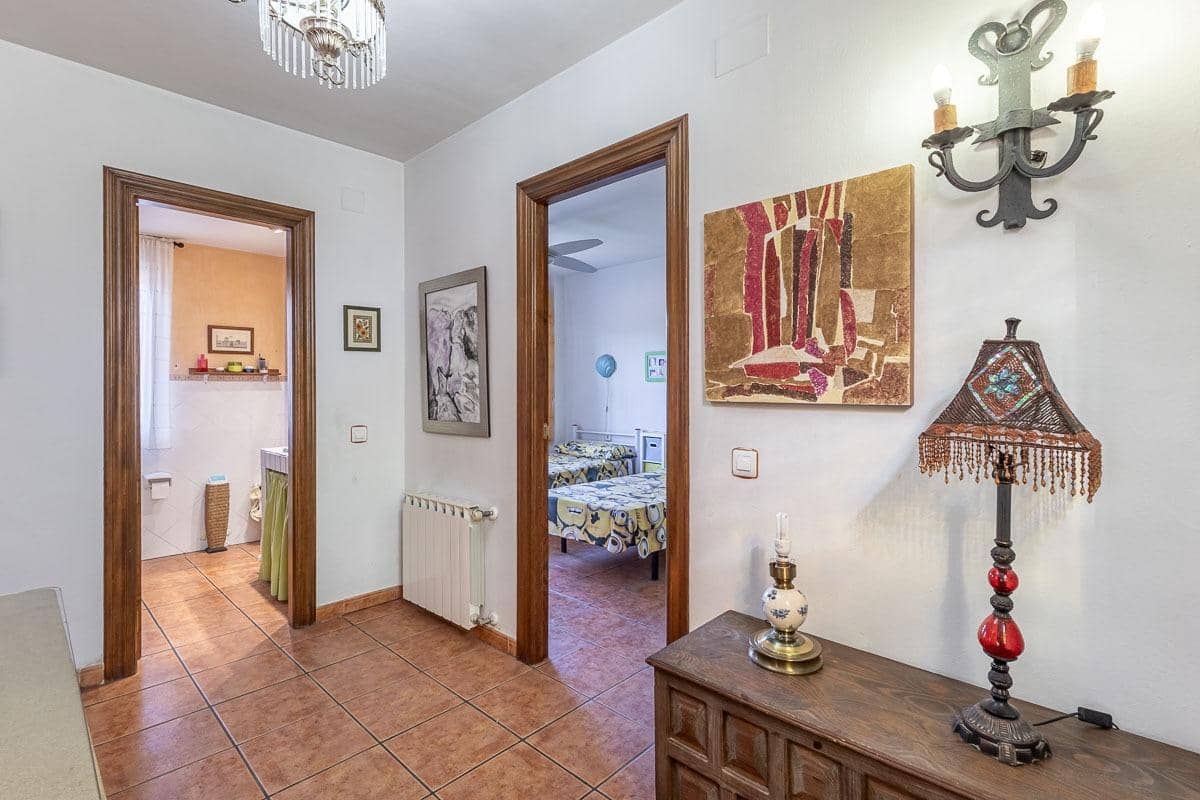 5 bedroom Villa for sale in Las Gabias with pool garage - € 480,000 (Ref: 10102559)