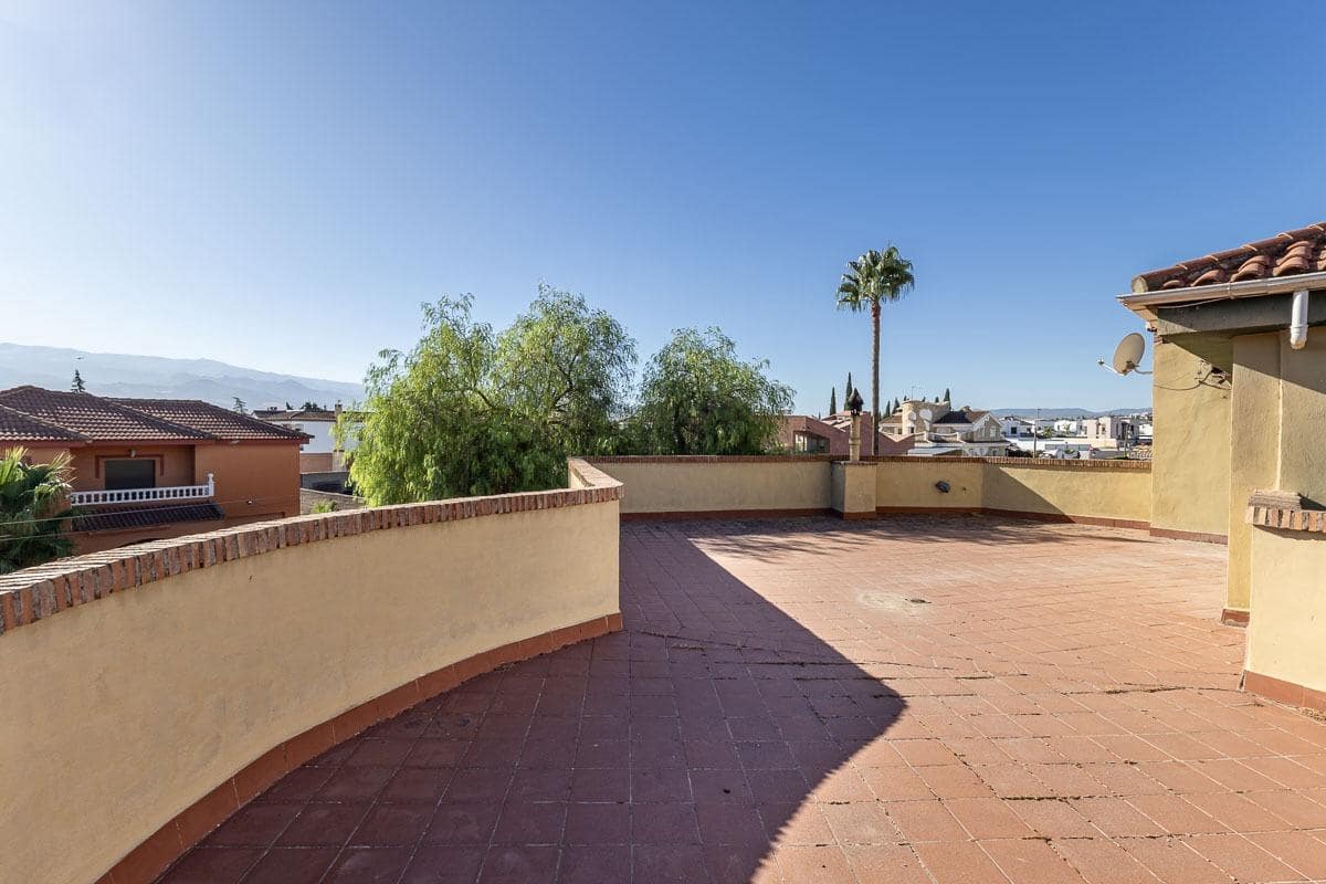 5 bedroom Villa for sale in Las Gabias with pool garage - € 480,000 (Ref: 10102559)