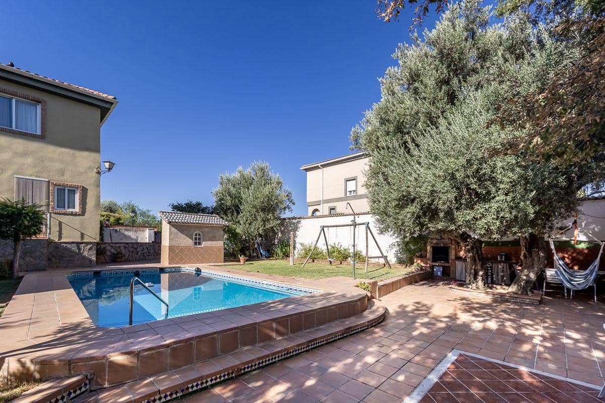 5 bedroom Villa for sale in Las Gabias with pool garage - € 480,000 (Ref: 10102559)