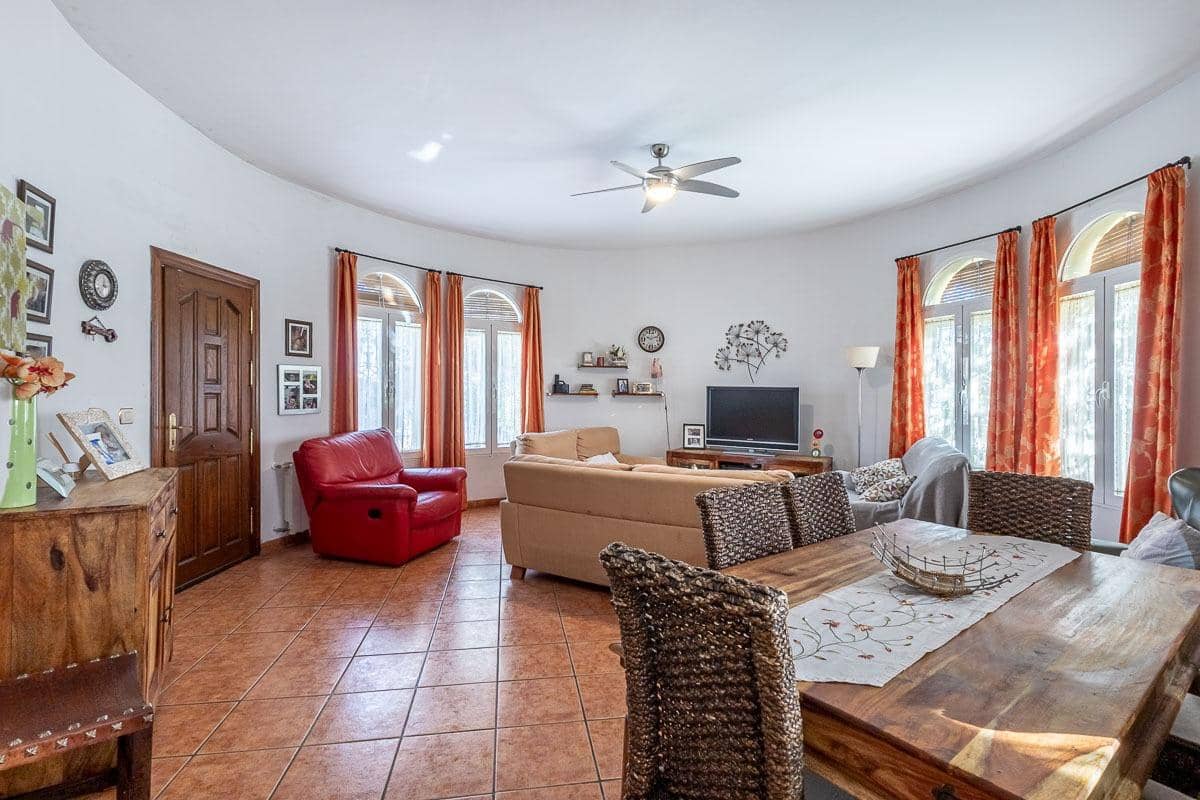 5 bedroom Villa for sale in Las Gabias with pool garage - € 480,000 (Ref: 10102559)