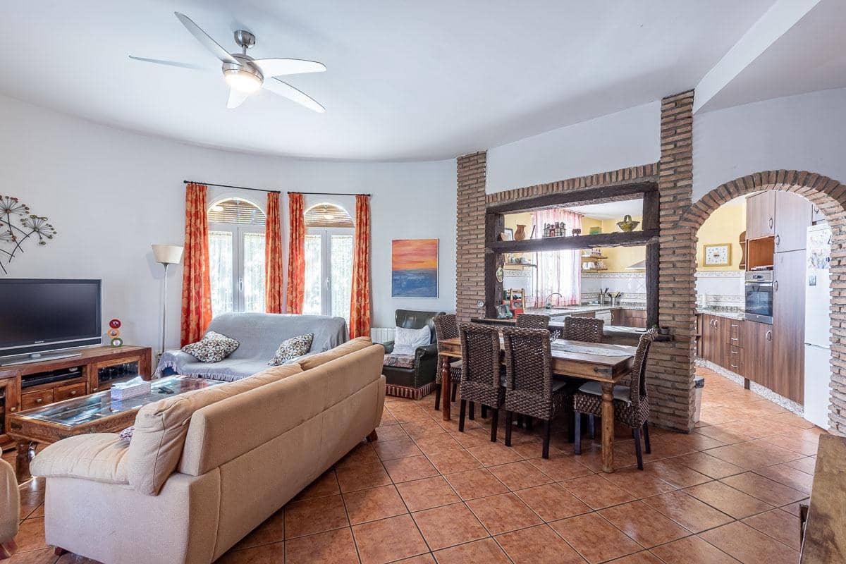 5 bedroom Villa for sale in Las Gabias with pool garage - € 480,000 (Ref: 10102559)