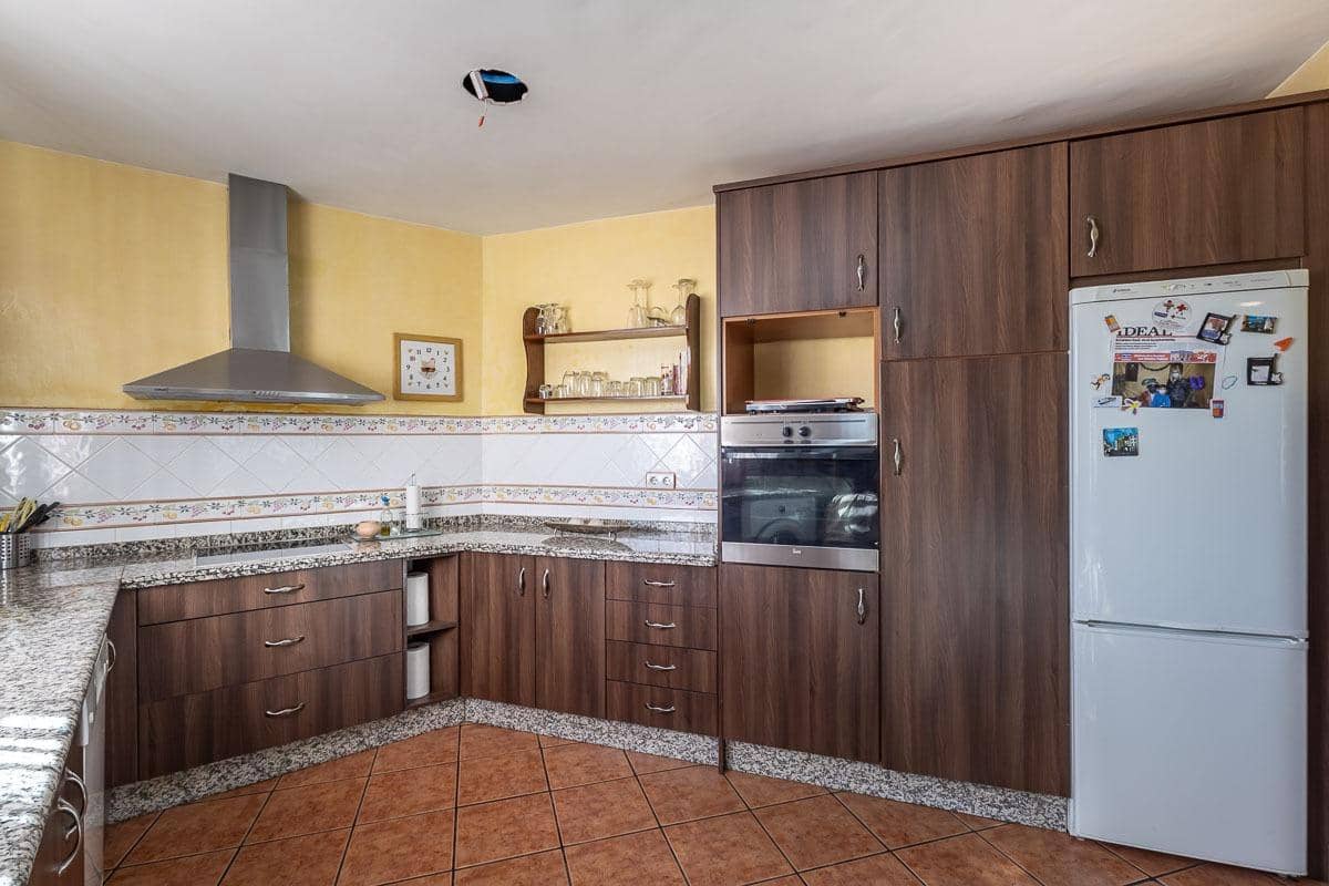5 bedroom Villa for sale in Las Gabias with pool garage - € 480,000 (Ref: 10102559)