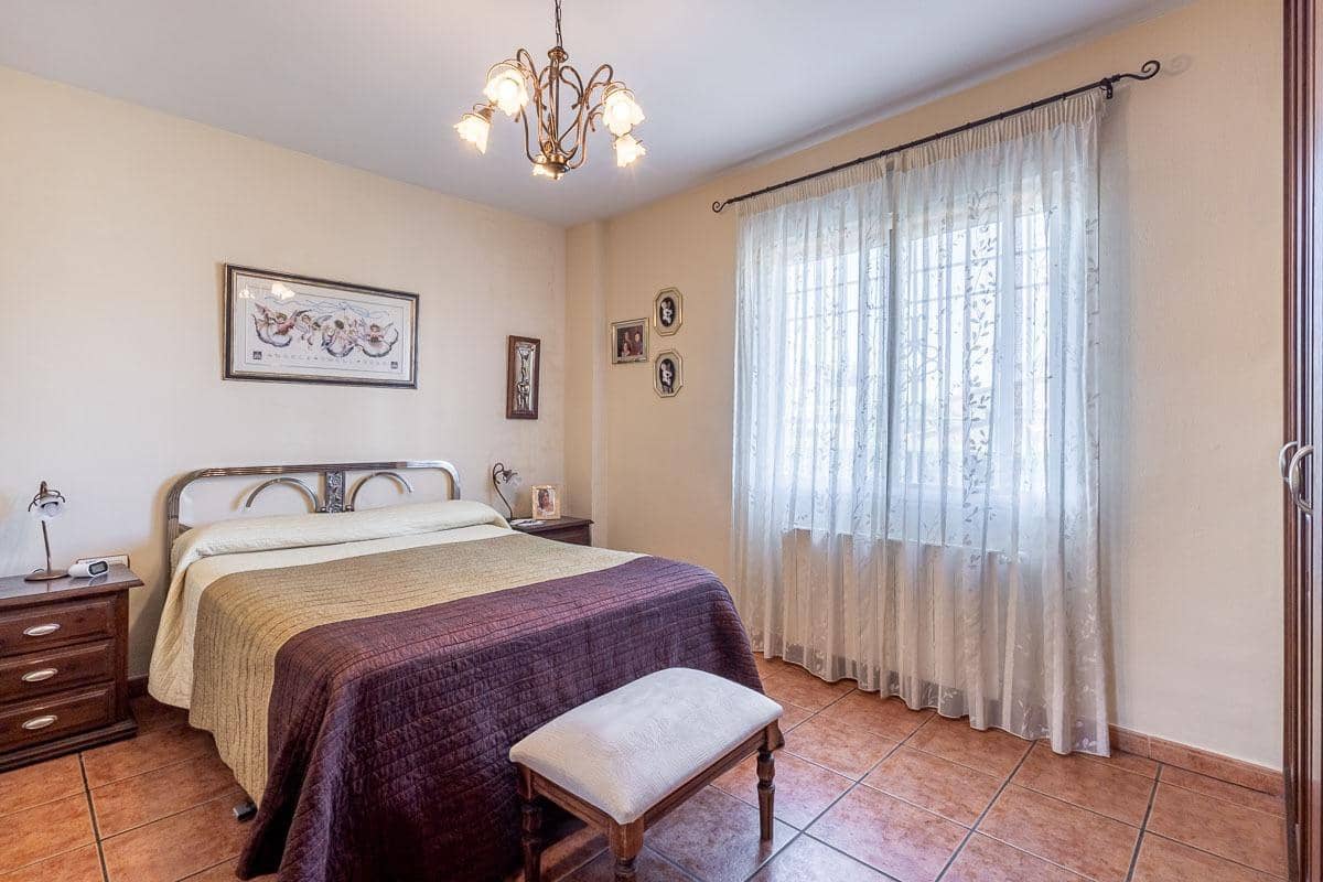 5 bedroom Villa for sale in Las Gabias with pool garage - € 480,000 (Ref: 10102559)