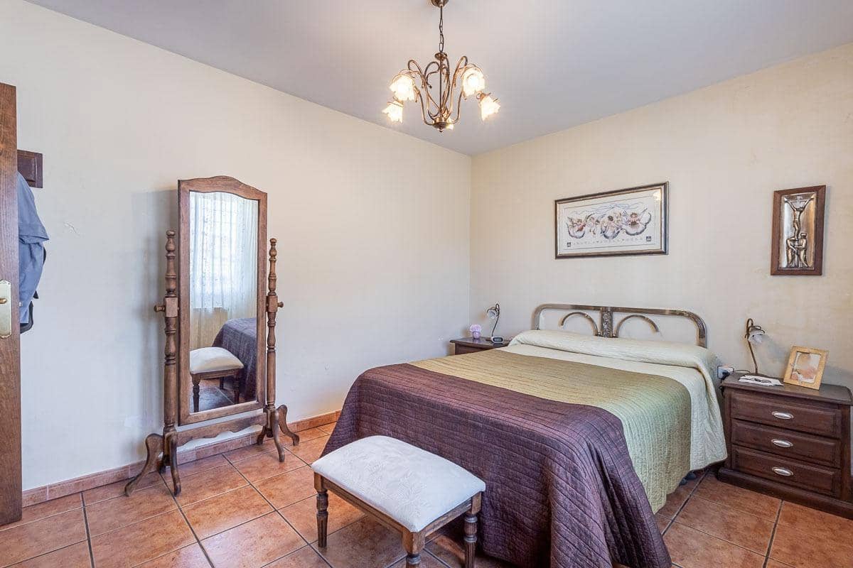 5 bedroom Villa for sale in Las Gabias with pool garage - € 480,000 (Ref: 10102559)