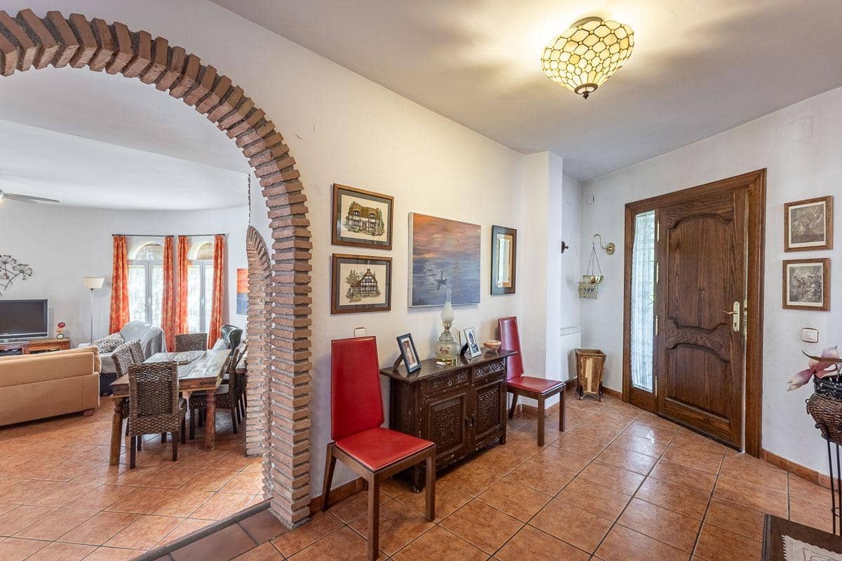 5 bedroom Villa for sale in Las Gabias with pool garage - € 480,000 (Ref: 10102559)