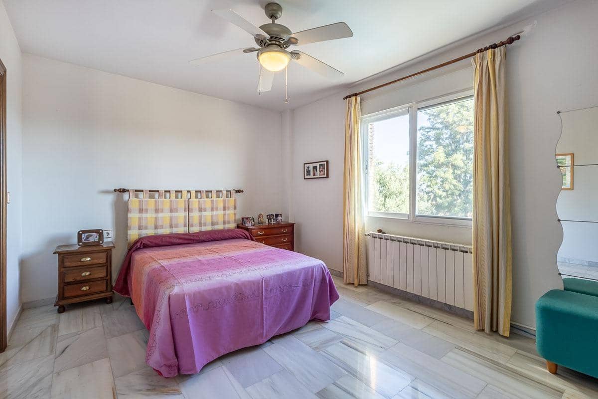 5 bedroom Villa for sale in Las Gabias with pool garage - € 480,000 (Ref: 10102559)