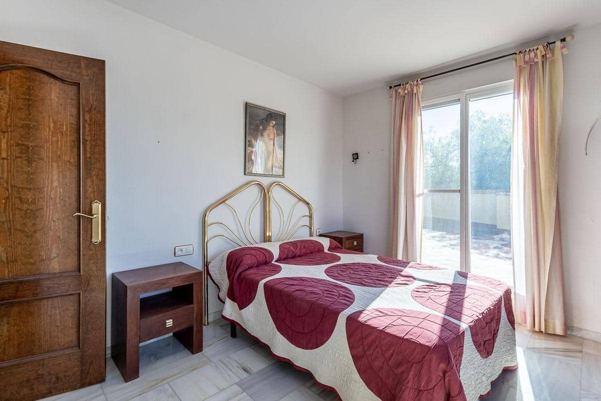 5 bedroom Villa for sale in Las Gabias with pool garage - € 480,000 (Ref: 10102559)