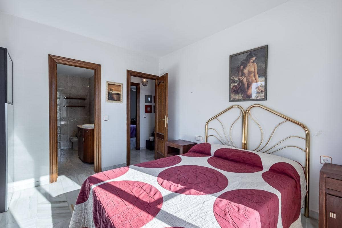 5 bedroom Villa for sale in Las Gabias with pool garage - € 480,000 (Ref: 10102559)