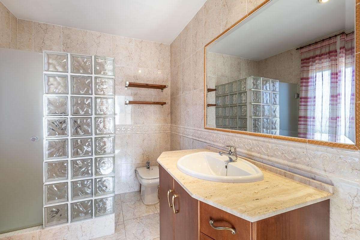 5 bedroom Villa for sale in Las Gabias with pool garage - € 480,000 (Ref: 10102559)