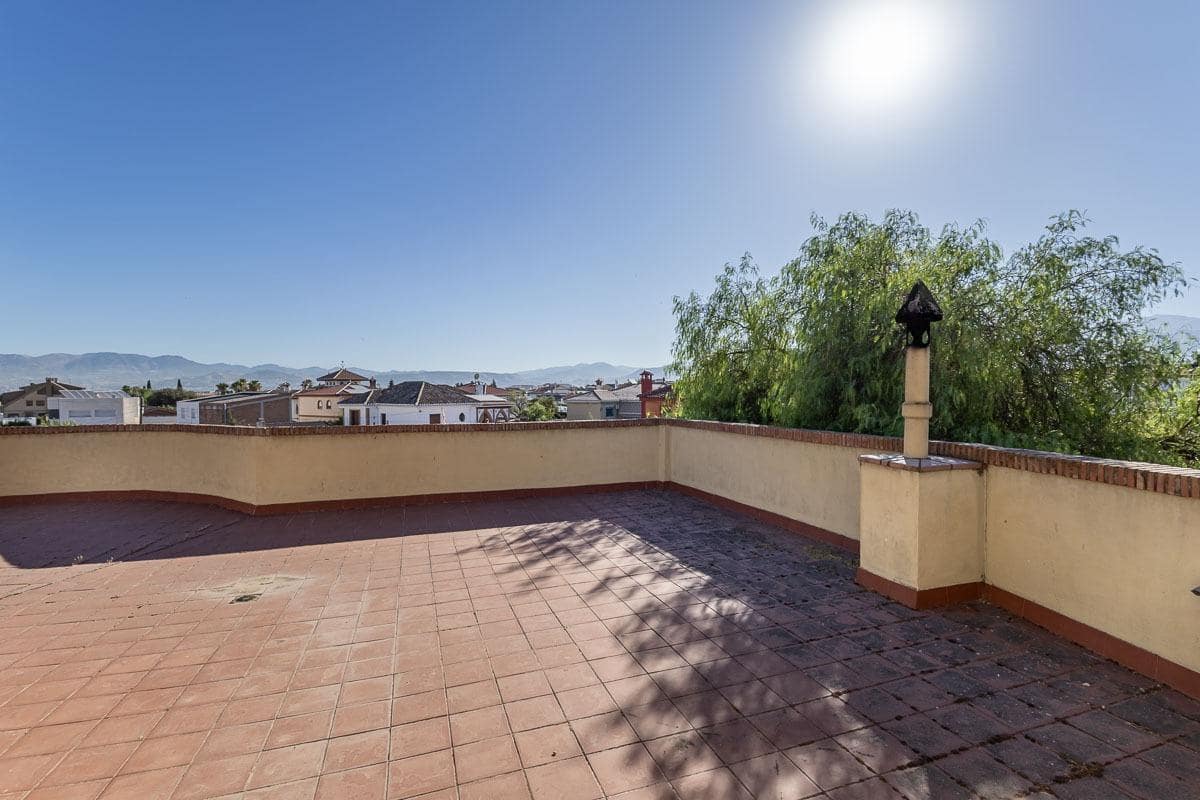 5 bedroom Villa for sale in Las Gabias with pool garage - € 480,000 (Ref: 10102559)